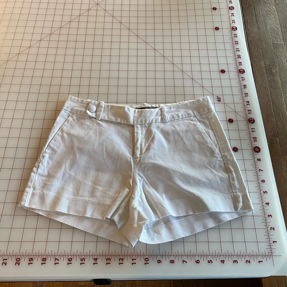 Banana Republic size 2 petite 2P white bermuda business casual summer shorts